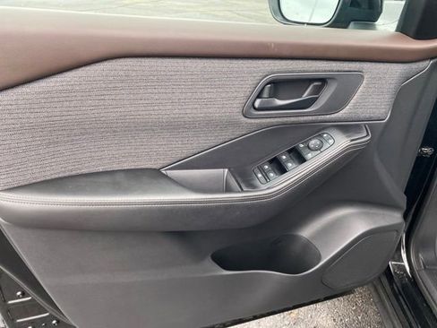 Used 2021 Nissan Rogue S image 14