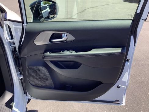 New 2027 Chrysler Pacifica Limited w/ S Appearance Package FWD image 39