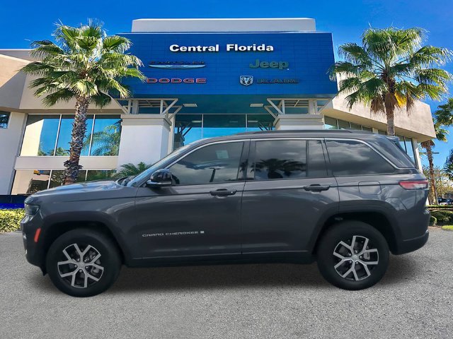 Used 2024 Jeep Grand Cherokee Limited AWD/4WD image 8