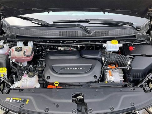 Used 2023 Chrysler Pacifica Limited image 10