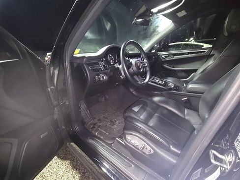 Used 2022 Porsche Macan image 8