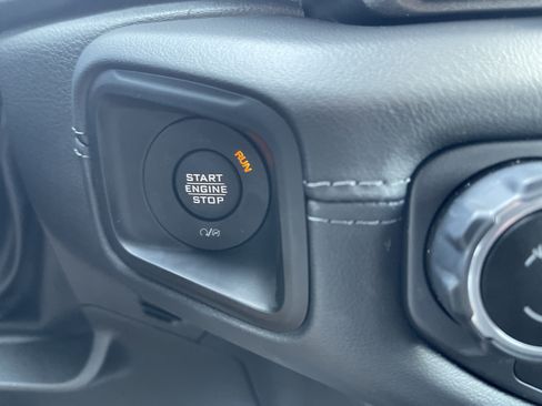 Used 2025 Jeep Wrangler Unlimited Sahara AWD/4WD image 18