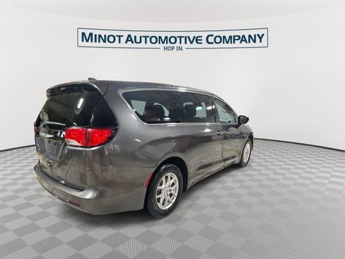 Used 2023 Chrysler Voyager LX image 8