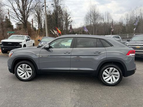 Used 2021 Volkswagen Atlas Cross Sport SE w/ Panoramic Sunroof Package image 4