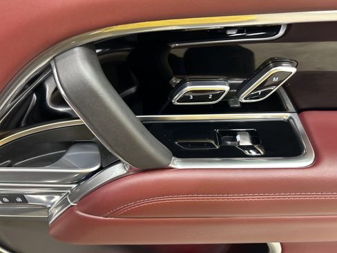 Used 2025 Land Rover Range Rover SE image 23