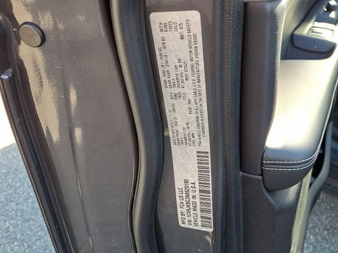 Used 2022 Jeep Grand Cherokee L Limited w/ Luxury Tech Group II image 29