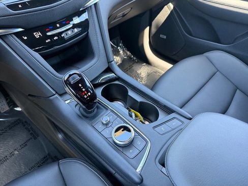 Used 2025 Cadillac XT6 Luxury AWD/4WD image 40