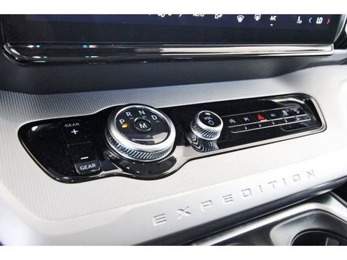 Used 2025 Ford Expedition Active AWD/4WD image 25