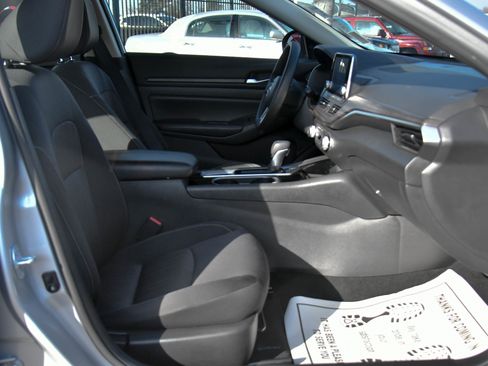 Used 2024 Nissan Altima 2.5 SV image 40