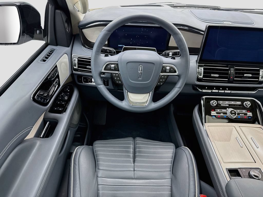 Used 2024 Lincoln Navigator Black Label AWD/4WD image 10
