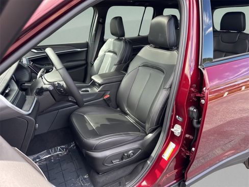 Used 2025 Jeep Grand Cherokee Limited w/ Trailer Tow Package image 10