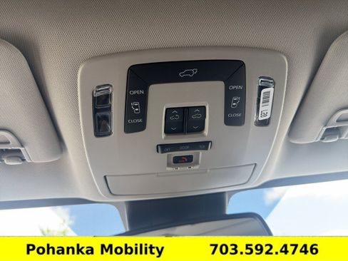 Used 2024 Toyota Sienna XLE FWD image 19
