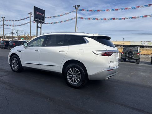 Used 2024 Buick Enclave Premium image 6