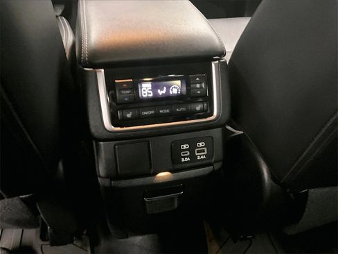 Used 2024 Subaru Ascent Limited w/ Technology Package image 28