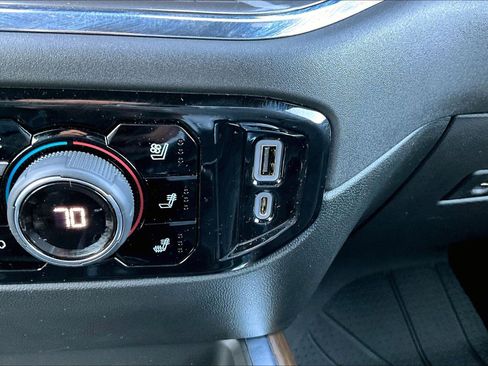 Used 2023 Chevrolet Silverado 1500 High Country w/ High Country Premium Package image 16