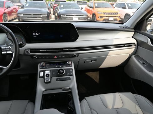 Used 2025 Hyundai Palisade SEL FWD image 32