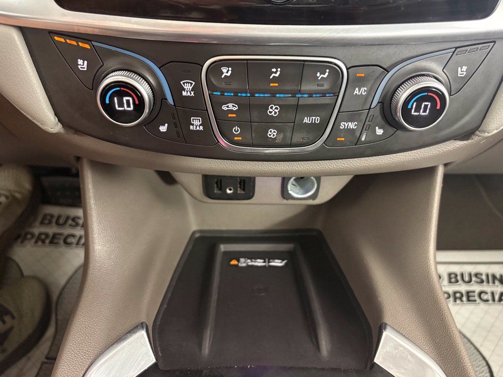 Used 2019 Chevrolet Traverse Premier w/ Driver Confidence II Package FWD image 27