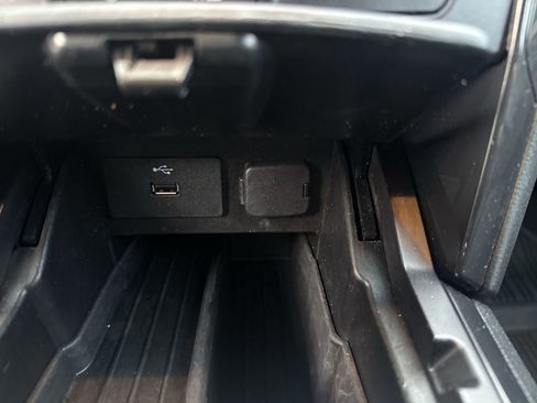 Used 2019 Ford Explorer XLT AWD/4WD image 32