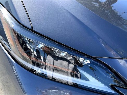 Used 2020 Lexus ES 300h w/ Accessory Package image 28