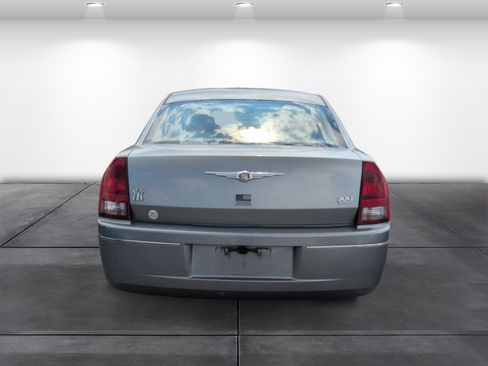 Used 2007 Chrysler 300 Touring w/ Comfort/Convenience Group RWD image 5