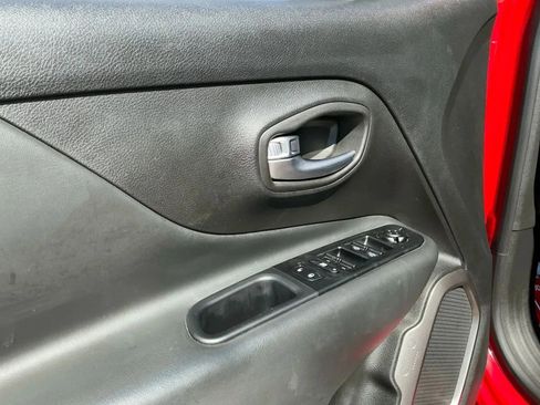 Used 2022 Jeep Renegade Sport image 10