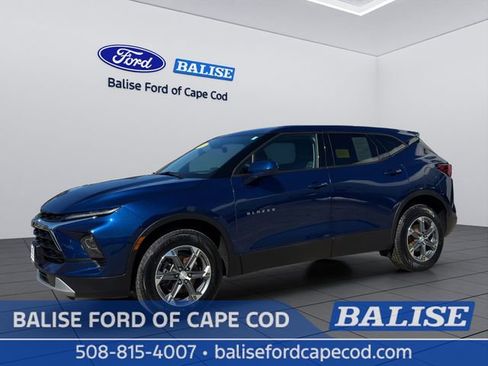 Used 2023 Chevrolet Blazer LT image 2