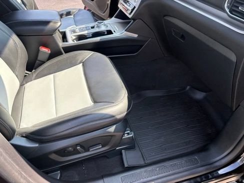 Used 2023 Ford Explorer XLT w/ Equipment Group 202A AWD/4WD image 34