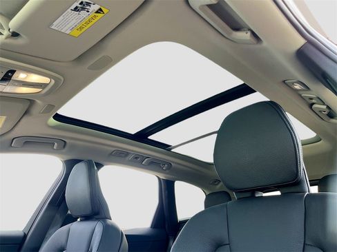 Used 2025 Volvo XC60 B5 Plus image 22