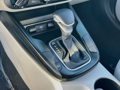 Used 2025 Kia Soul LX w/ LX Technology Package FWD image 16