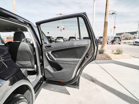 Used 2020 Volkswagen Tiguan SE FWD image 14