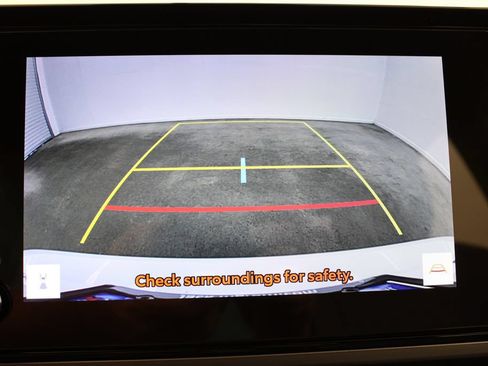 Used 2025 Toyota Camry SE FWD image 12