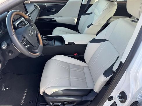 Used 2024 Lexus ES 350 Ultra Luxury w/ Accessory Package (Z1) image 9