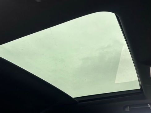 Used 2017 Land Rover Range Rover HSE image 15