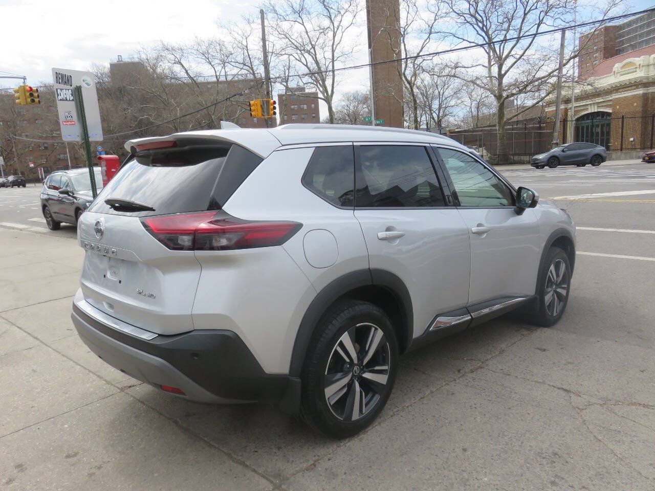 Used 2021 Nissan Rogue SL AWD/4WD image 4