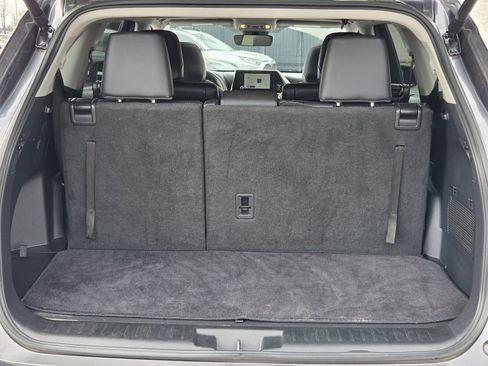 Used 2025 Toyota Highlander XLE image 9