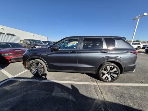 Used 2025 Mitsubishi Outlander AWD image 7