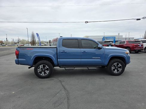 Used 2019 Toyota Tacoma TRD Sport image 24