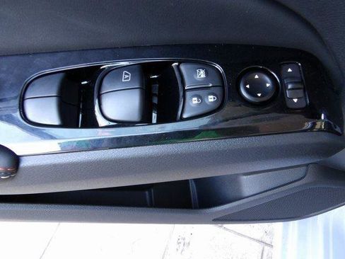 Used 2025 Nissan Altima 2.5 SR w/ SR Premium Package image 19