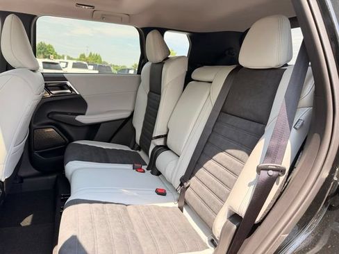 New 2026 Mitsubishi Outlander SE FWD image 13