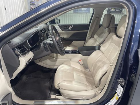 Used 2017 Lincoln Continental Reserve w/ Luxury Package AWD/4WD image 2