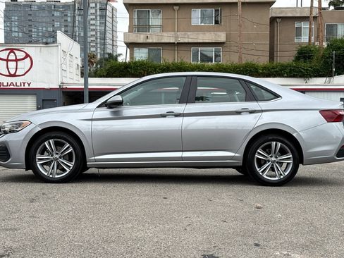 Used 2024 Volkswagen Jetta SE FWD image 7