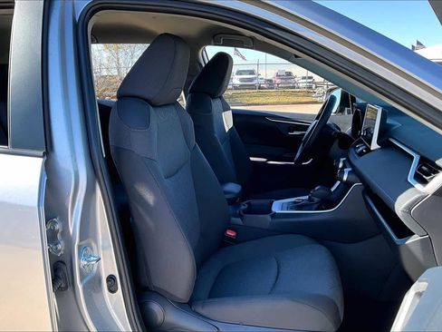 Used 2025 Toyota RAV4 XLE image 8