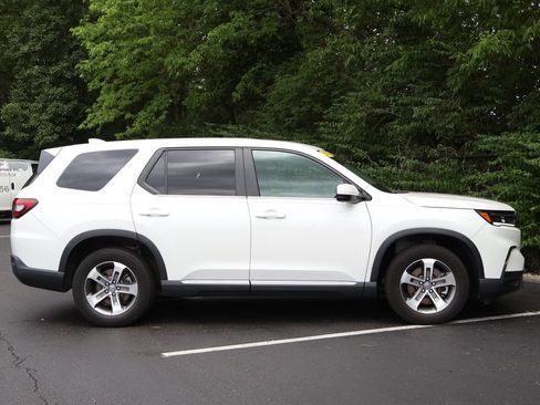 Used 2025 Honda Pilot EX-L image 9
