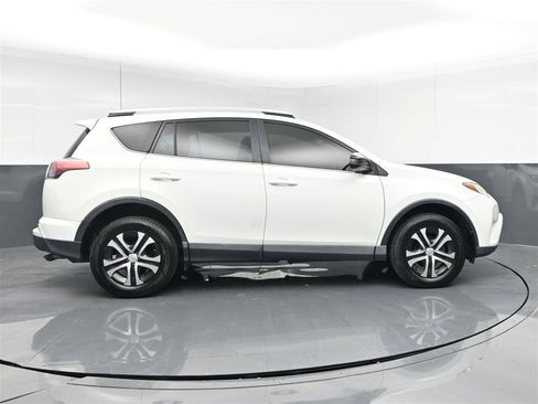 Used 2016 Toyota RAV4 LE image 4