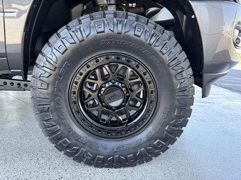 Used 2024 RAM 2500 Laramie AWD/4WD image 11