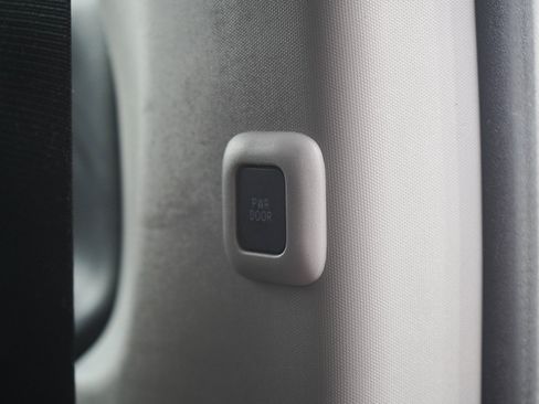 Used 2020 Toyota Sienna SE w/ Carpet Mat Package FWD image 18