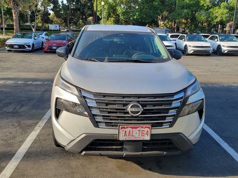 Used 2024 Nissan Rogue S AWD/4WD image 2