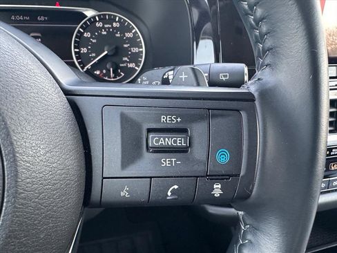 Used 2025 Nissan Pathfinder SV image 22