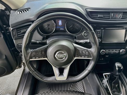 Used 2018 Nissan Rogue SV AWD/4WD image 15