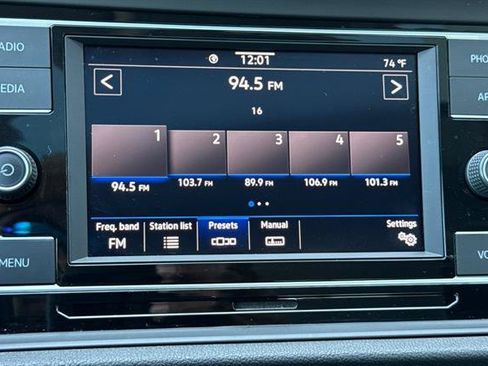 Used 2020 Volkswagen Jetta SE w/ SE Cold Weather Package FWD image 18
